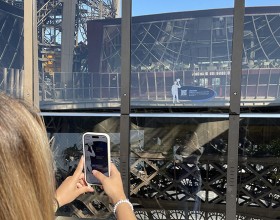 Escanea un código QR para acceder a la experiencia inmersiva