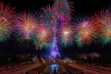 Photo of the fireworks display at the Eiffel Tower